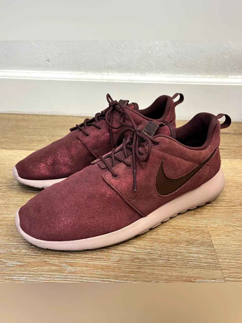 Nike Roshe One Premium Sneakers Red Burgundy Metallic Women’s US 10 EU 42 27cm